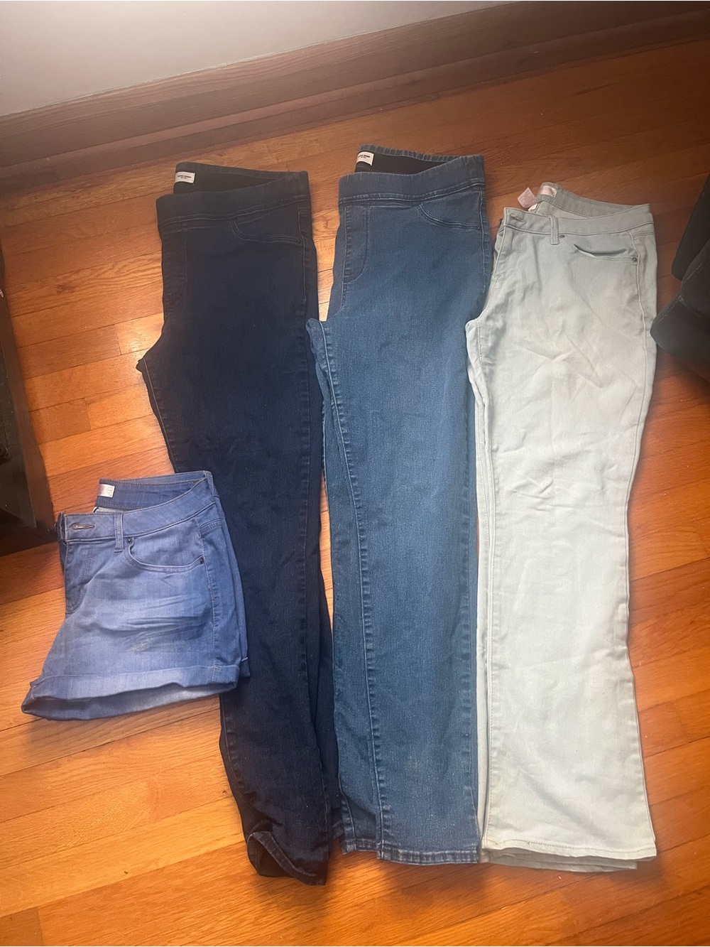 Woman’s Jeans & Short Bundle Size 15-16
